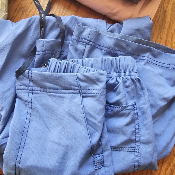 Figs and carhartt scrubs - Picture 2 of 6